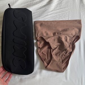 SKIMS core control sienna with original Black Case